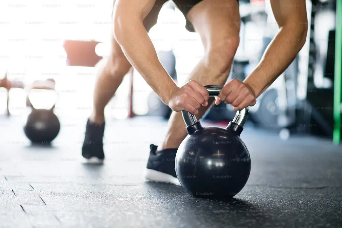 Antrenori de fitness discută un program